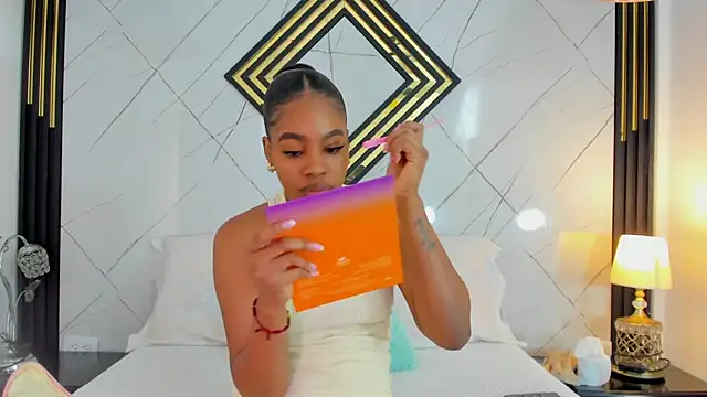 Snapshot of EmilyDiaaz chatting on 10-09-25, 12:14 EmilyDiaaz online show from 10-09-25, 12:14