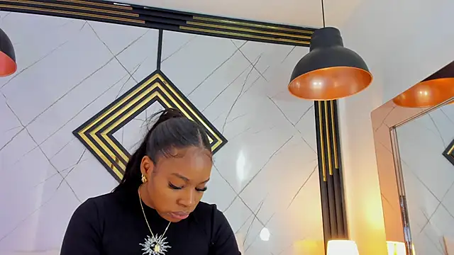 Snapshot of EmilyDiaaz chatting on 10-11-25, 12:04 EmilyDiaaz online show from 10-11-25, 12:04