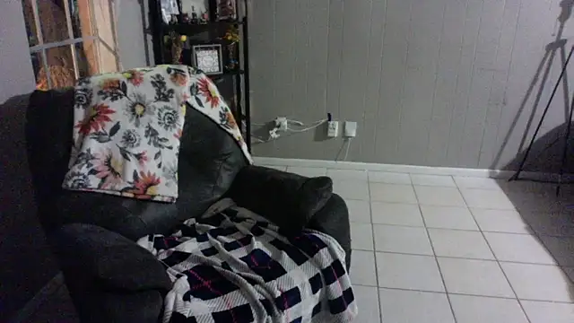 HTXBELLE online show from 10-04-25, 01:14