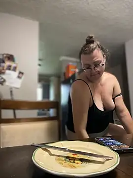 Snapshot of HTXBELLE chatting on 05-09-26, 10:26 HTXBELLE online show from 05-09-26, 10:26