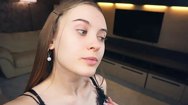 Snapshot of QuennaCoote chatting on 03-06-25, 10:09 QuennaCoote online show from 03-06-25, 10:09