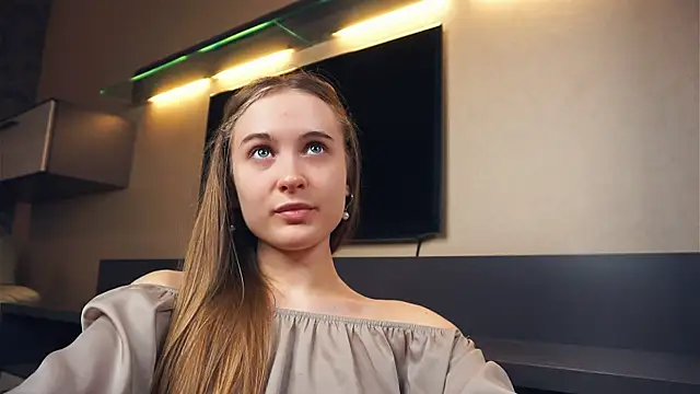 Snapshot of QuennaCoote chatting on 03-06-25, 01:14 QuennaCoote online show from 03-06-25, 01:14