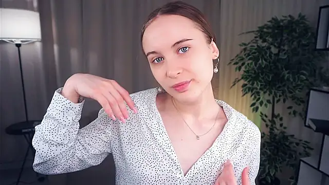 Snapshot of QuennaCoote chatting on 03-14-25, 05:48 QuennaCoote online show from 03-14-25, 05:48