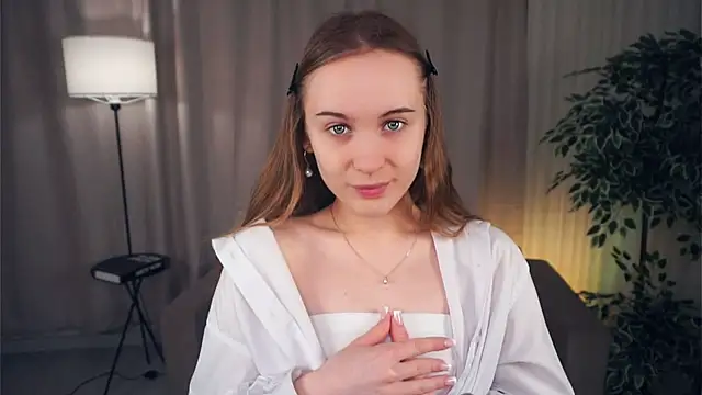 Snapshot of QuennaCoote chatting on 03-18-25, 05:52 QuennaCoote online show from 03-18-25, 05:52