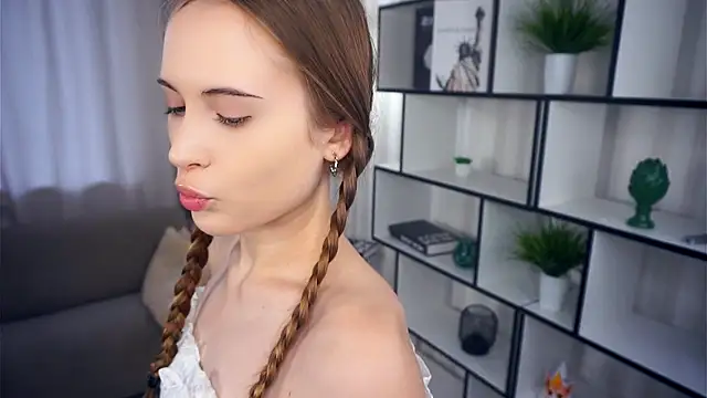 Snapshot of QuennaCoote chatting on 10-15-25, 06:13 QuennaCoote online show from 10-15-25, 06:13