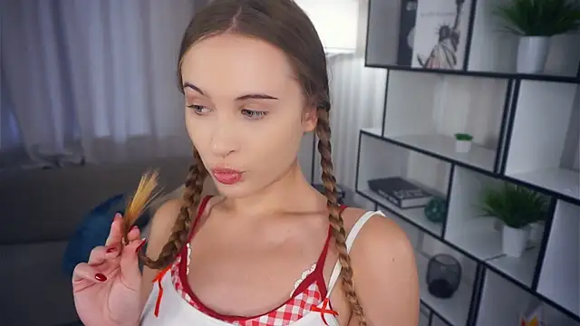 Snapshot of QuennaCoote chatting on 10-31-25, 05:52 QuennaCoote online show from 10-31-25, 05:52