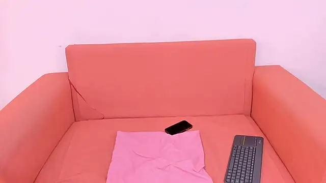 Snapshot of Emily-Carter chatting on 05-18-26, 09:20 Emily-Carter online show from 05-18-26, 09:20