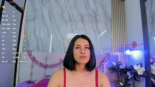 Snapshot of SalomeeHills chatting on 04-25-26, 06:05 SalomeeHills online show from 04-25-26, 06:05