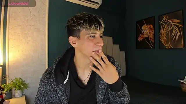 Allex Cano online show from 03-08-25, 03:28