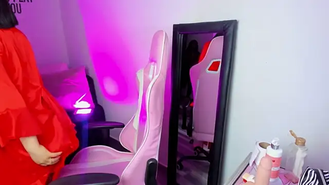 Zamira Taylor online show from 03-19-25, 08:43