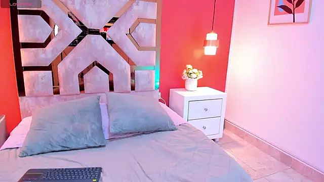 Zamira Taylor online show from 10-10-25, 11:37