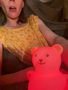 Snapshot of Hildas chatting on 10-22-25, 11:26 Hildas online show from 10-22-25, 11:26