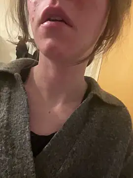 Snapshot of Hildas chatting on 02-09-26, 10:52 Hildas online show from 02-09-26, 10:52