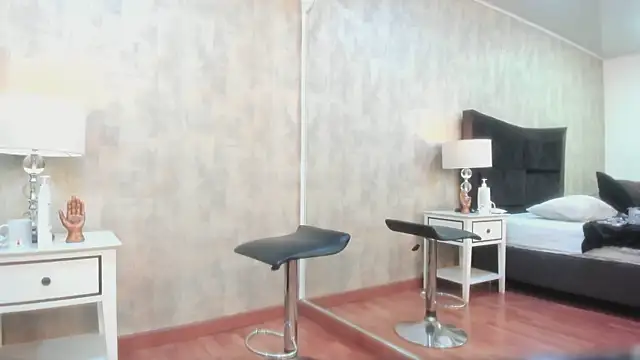 NahomyCarther online show from 11-19-25, 03:28