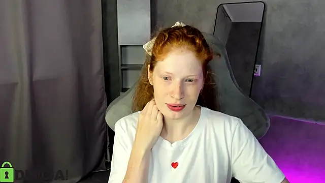 Sandra Wi1son online show from 09-18-25, 01:40