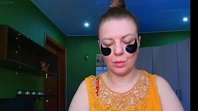 Snapshot of VeronikawGold chatting on 06-07-26, 04:49 VeronikawGold online show from 06-07-26, 04:49