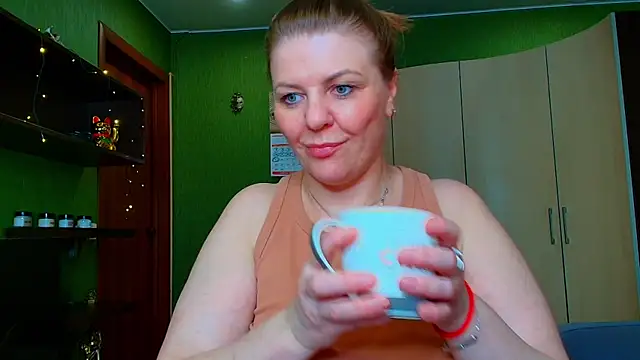 Snapshot of VeronikawGold chatting on 06-15-26, 07:32 VeronikawGold online show from 06-15-26, 07:32
