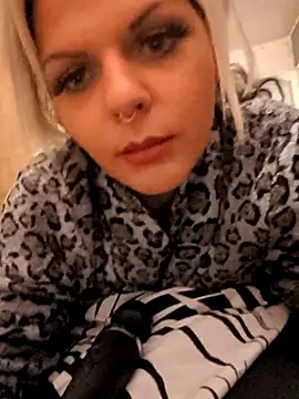 Snapshot of Glory_Max chatting on 02-10-26, 05:50 Glory Max online show from 02-10-26, 05:50