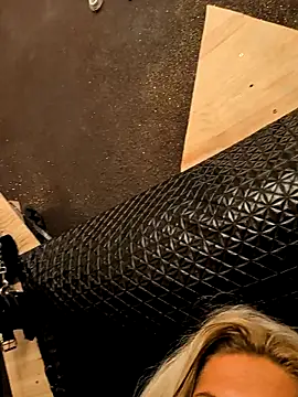 Snapshot of Glory_Max chatting on 02-19-26, 09:22 Glory Max online show from 02-19-26, 09:22