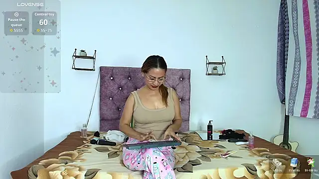 Snapshot of Rousemilf4u chatting on 06-15-26, 09:22 Rousemilf4u online show from 06-15-26, 09:22