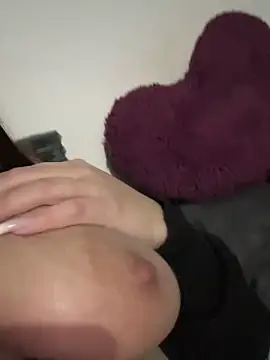 Snapshot of lola__med chatting on 02-28-25, 09:33 lola med online show from 02-28-25, 09:33