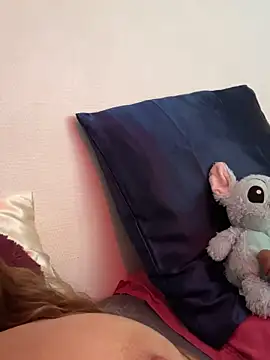 Snapshot of lola__med chatting on 09-13-25, 02:17 lola med online show from 09-13-25, 02:17