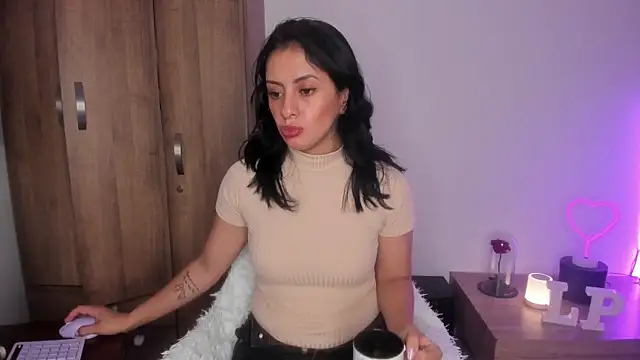 Snapshot of _lucianapalmer chatting on 10-08-25, 12:14 lucianapalmer online show from 10-08-25, 12:14