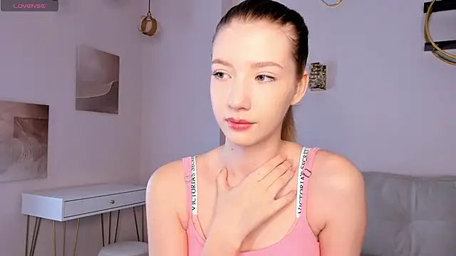 SunnivaCovil online show from 03-03-25, 11:22