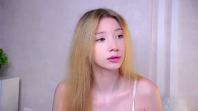 Snapshot of SunnivaCovil chatting on 06-29-26, 02:39 SunnivaCovil online show from 06-29-26, 02:39