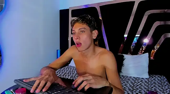 Snapshot of Noahoconor chatting on 02-28-25, 04:20 Noahoconor online show from 02-28-25, 04:20