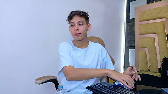 Snapshot of Noahoconor chatting on 09-11-25, 07:47 Noahoconor online show from 09-11-25, 07:47