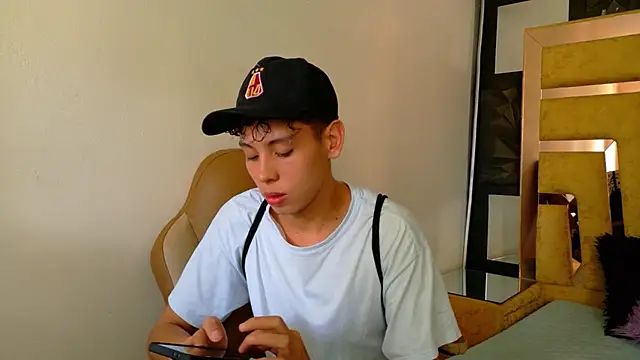 Snapshot of Noahoconor chatting on 09-14-25, 07:02 Noahoconor online show from 09-14-25, 07:02