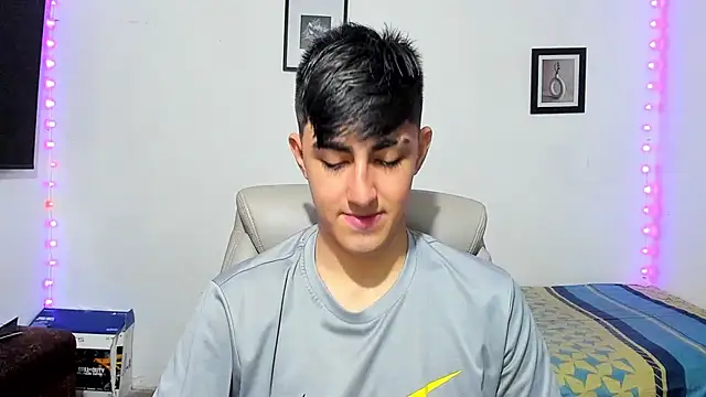 Snapshot of babymaik chatting on 10-17-25, 08:22 babymaik online show from 10-17-25, 08:22