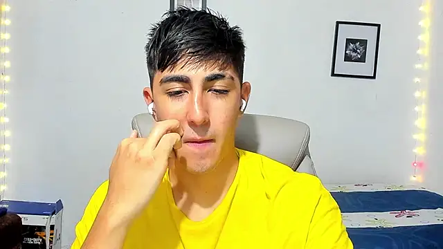 Snapshot of babymaik chatting on 11-15-25, 05:16 babymaik online show from 11-15-25, 05:16