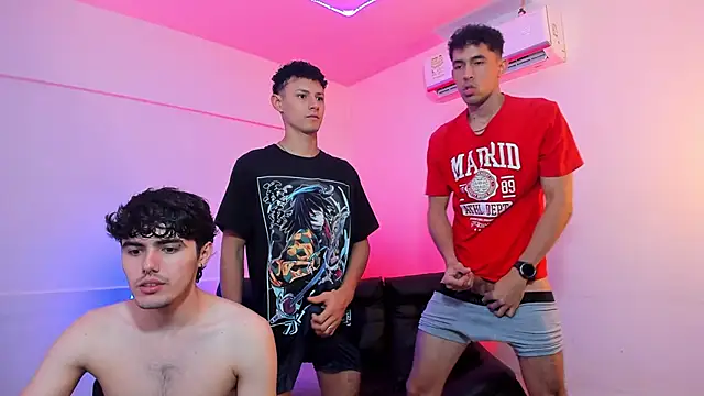 Snapshot of Fun_BoysW chatting on 02-28-25, 02:09 Fun BoysW online show from 02-28-25, 02:09