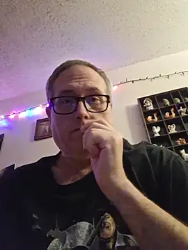 Snapshot of Smallone327 chatting on 10-18-25, 06:16 Smallone327 online show from 10-18-25, 06:16