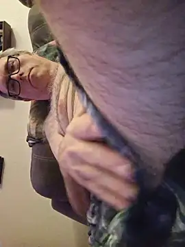 Smallone327 online show from 12-21-25, 04:41