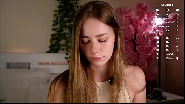 Snapshot of EmilaMills chatting on 05-23-26, 09:13 EmilaMills online show from 05-23-26, 09:13