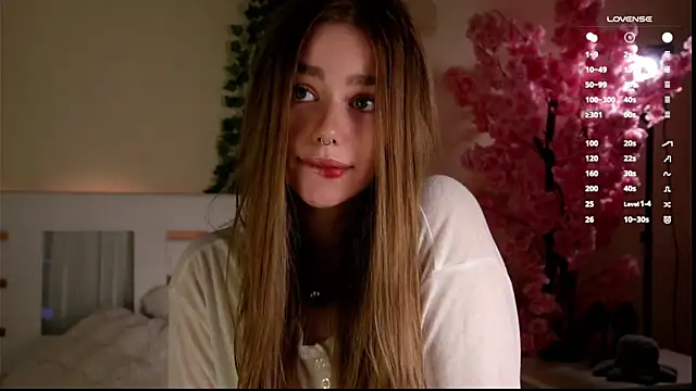 Snapshot of EmilaMills chatting on 05-24-26, 12:15 EmilaMills online show from 05-24-26, 12:15