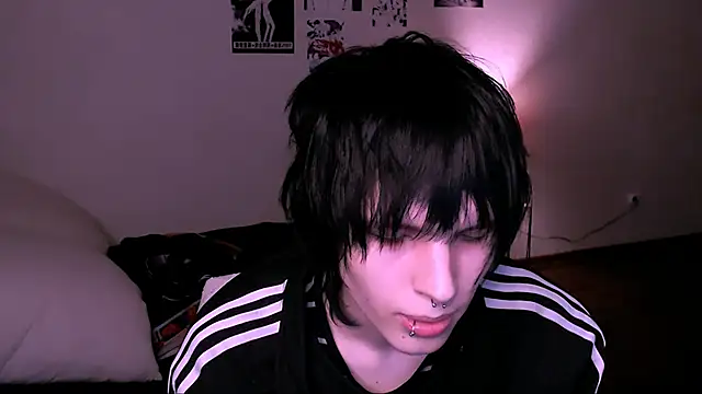 Snapshot of timi-moon chatting on 11-15-25, 01:40 timi-moon online show from 11-15-25, 01:40