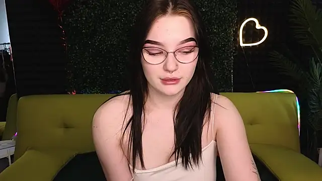 Snapshot of milliedoll chatting on 03-10-25, 08:15 milliedoll online show from 03-10-25, 08:15