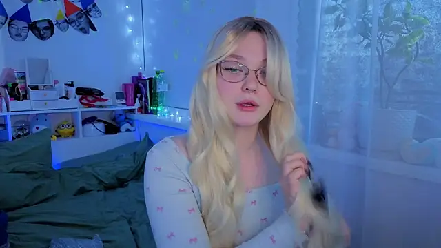 Snapshot of milliedoll chatting on 10-13-25, 09:42 milliedoll online show from 10-13-25, 09:42