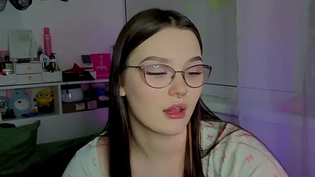 Snapshot of milliedoll chatting on 10-15-25, 07:14 milliedoll online show from 10-15-25, 07:14