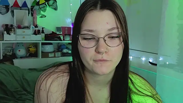 Snapshot of milliedoll chatting on 10-22-25, 04:13 milliedoll online show from 10-22-25, 04:13