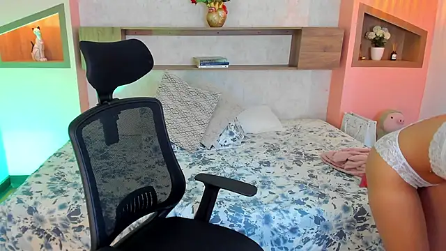 Lucia Brown  online show from 03-22-25, 06:25