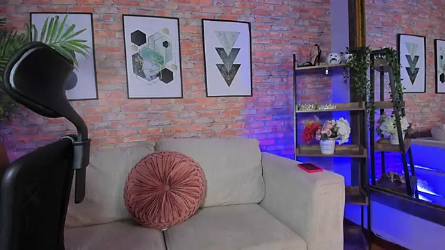 Lucia Brown  online show from 09-20-25, 09:27