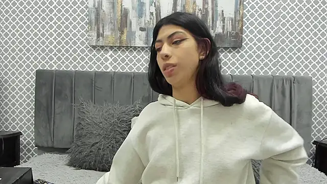 Cassie bloom online show from 10-18-25, 04:04