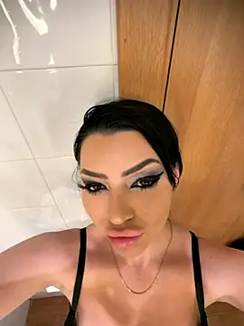 Snapshot of Mia_Splash chatting on 11-28-25, 08:33 Mia Splash online show from 11-28-25, 08:33