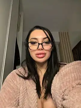 Mia Splash online show from 12-20-25, 01:07