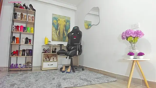 Snapshot of Camillevegas chatting on 11-27-25, 02:35 Camillevegas online show from 11-27-25, 02:35